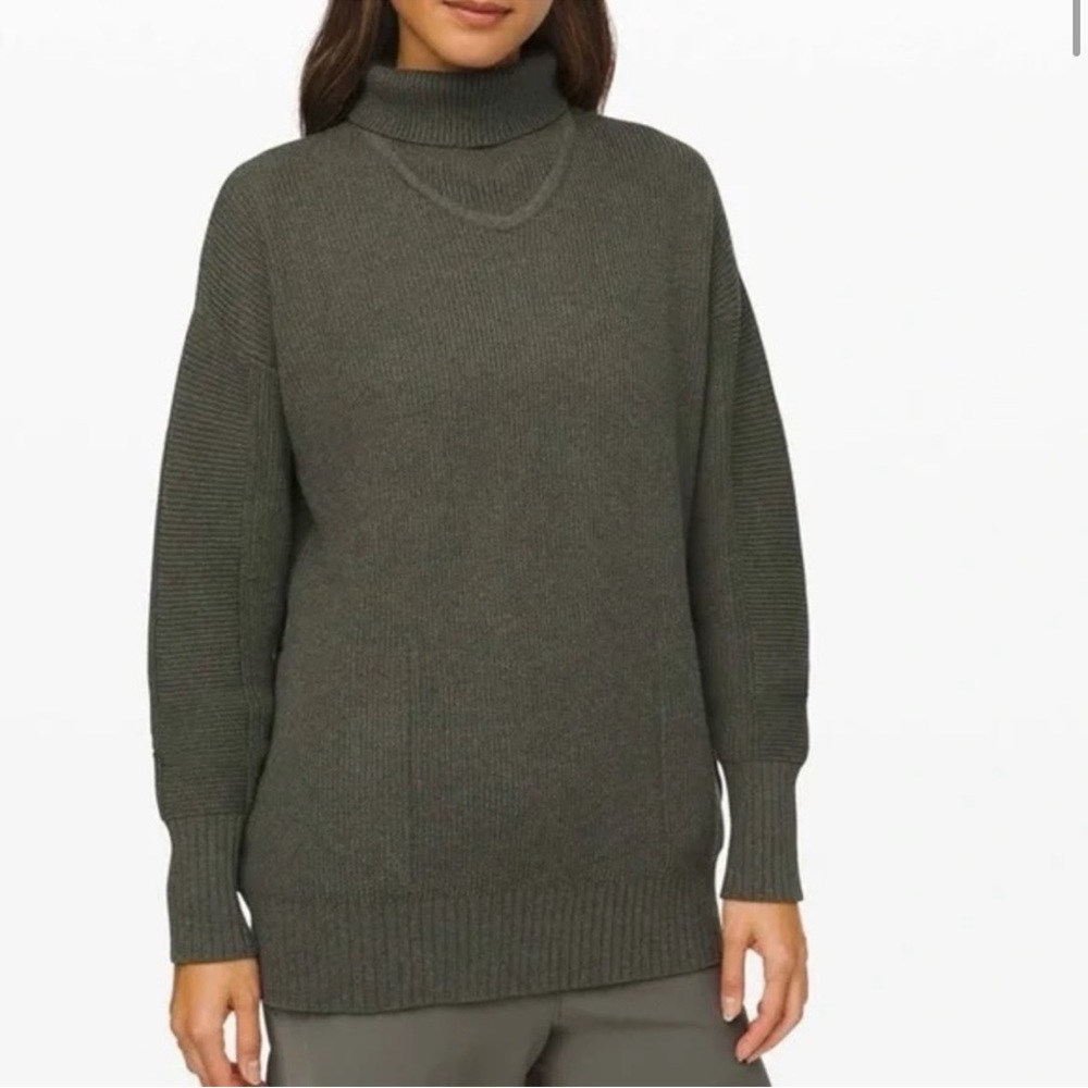 Lululemon Turtleneck Size Small